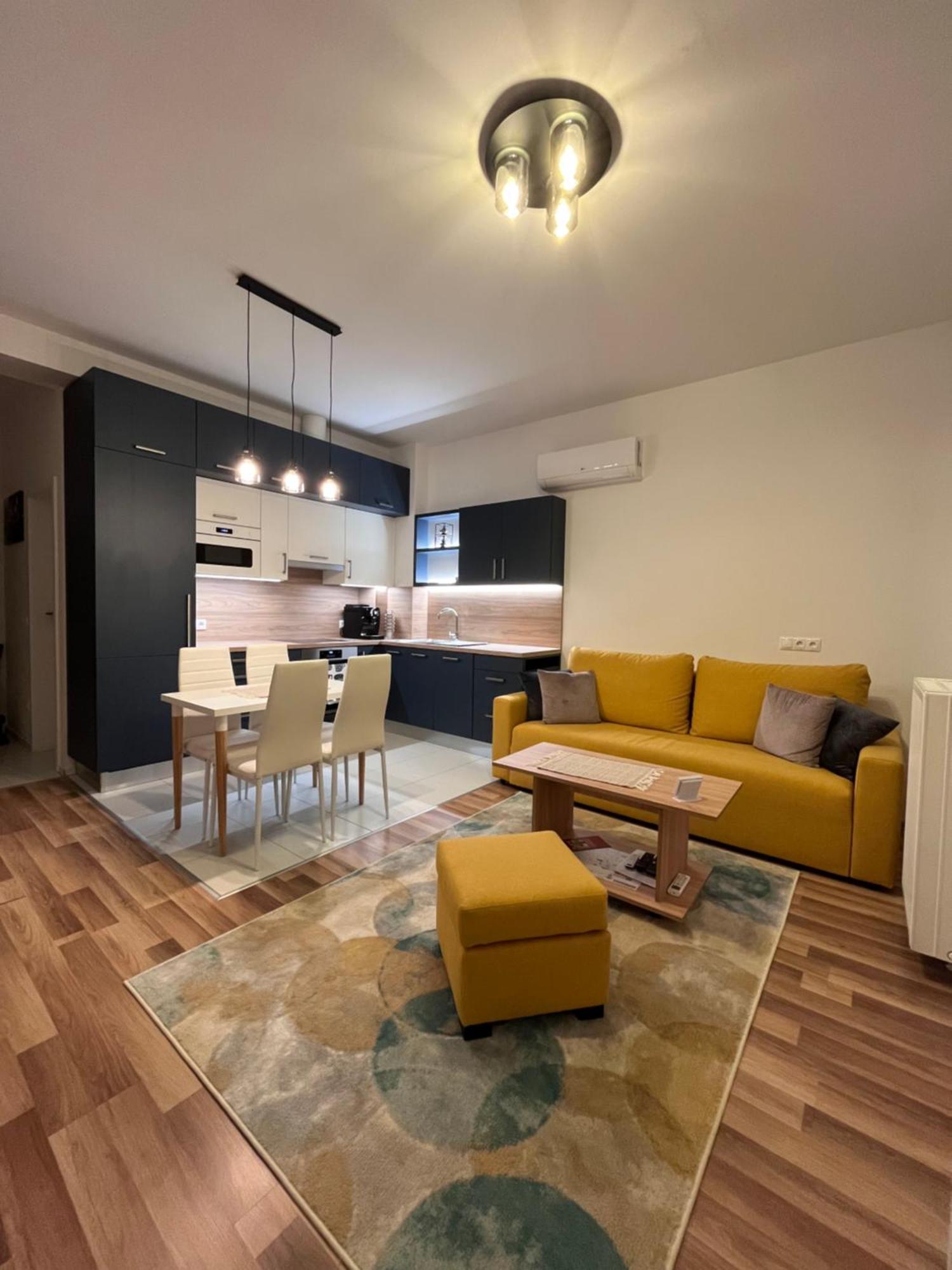 One Step Apartman - City Center With Self Check-In Szombathely Exterior foto